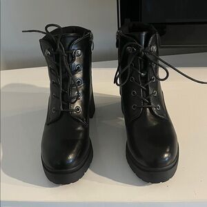 Cushionaire Women’s Remy Lace Up Classic Black Leather Combat And Moto Boots